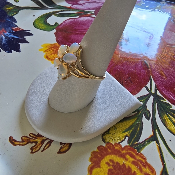 14kt Yellow Gold Ring - Picture 3 of 6